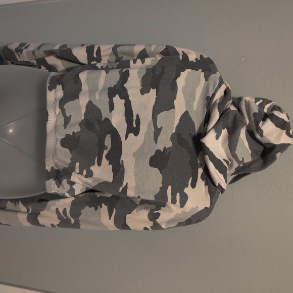 Green and Off White Camo Crop Top with Hood - Picture 2 of 5